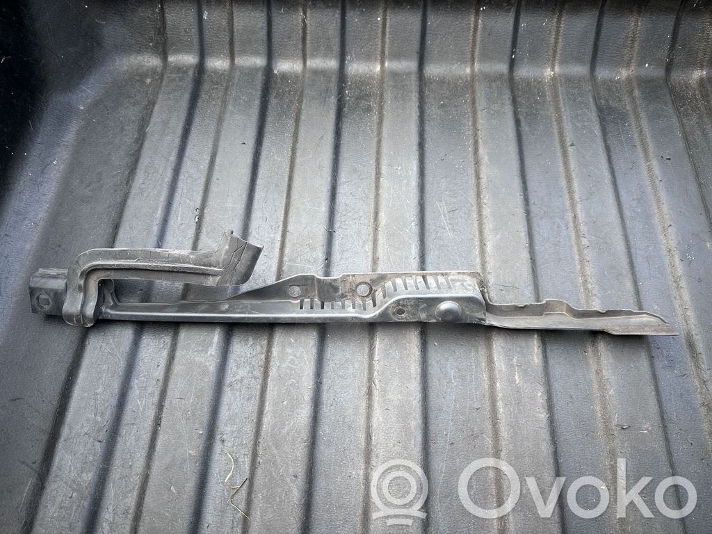 Volvo V60 Lokasuojan päätylista 