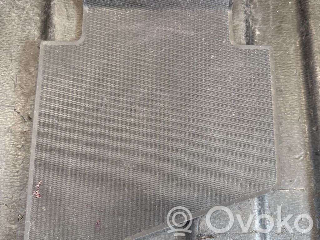 Base de la guantera   31389949,31389950