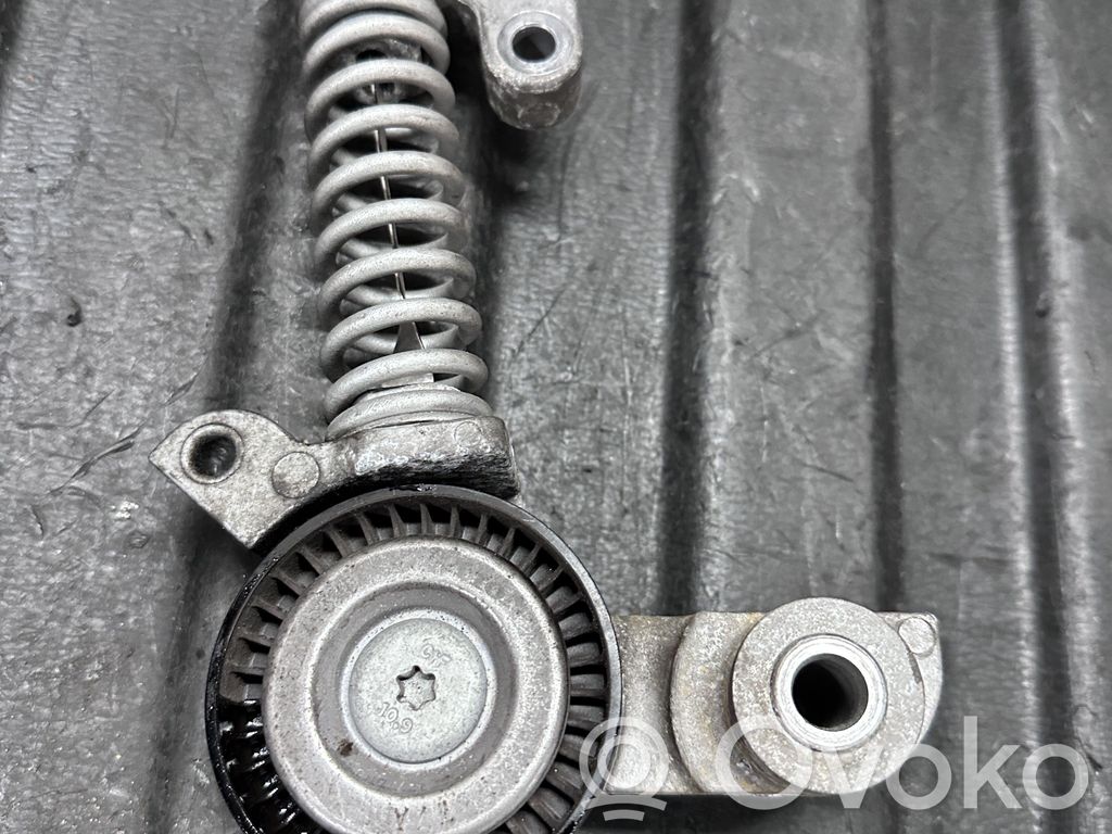 Volvo V60 Napinacz paska wielorowkowego / Alternatora 