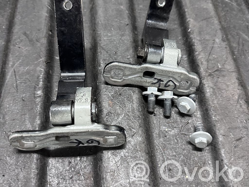 Front door lower hinge   31457982,31424455