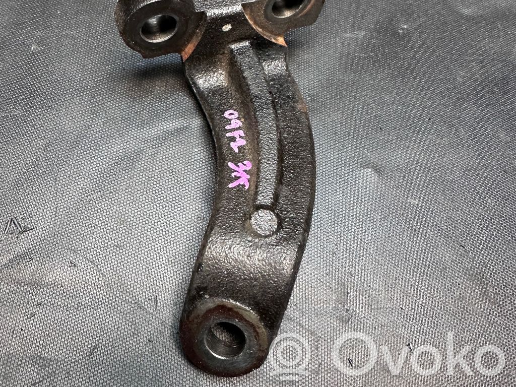 Toyota Hilux VIII Supporto di montaggio del motore (usato) 