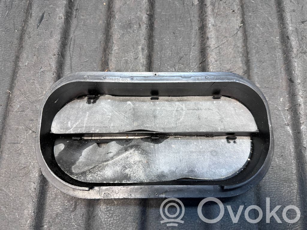 Audi A4 S4 B9 Kratka wentylacyjna pod zderzakiem tylnym 