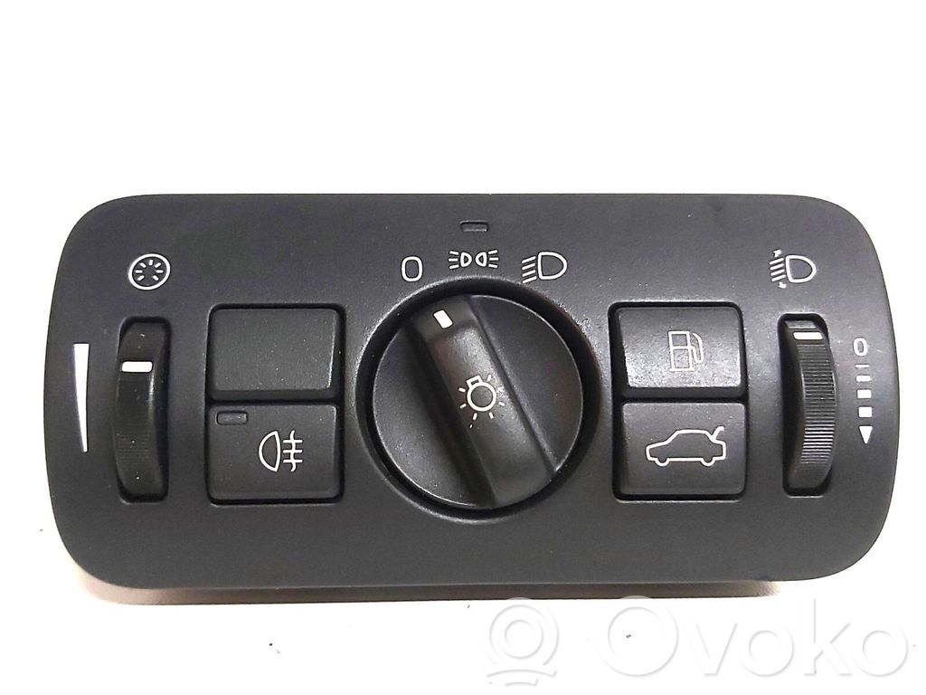 Light switch   30739413,04066312