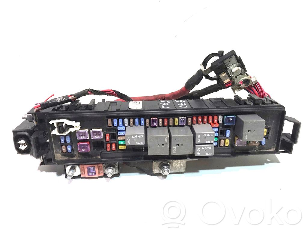 Tesla Model X Sulakemoduuli 