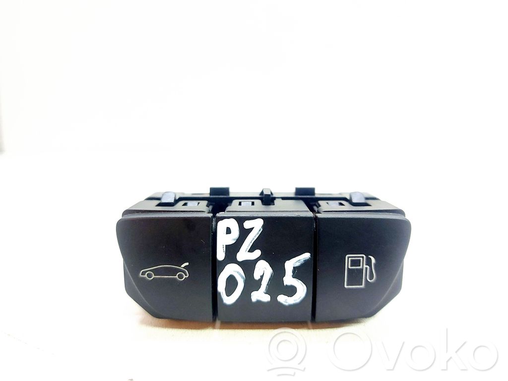 Peugeot 508 Tailgate opening switch 