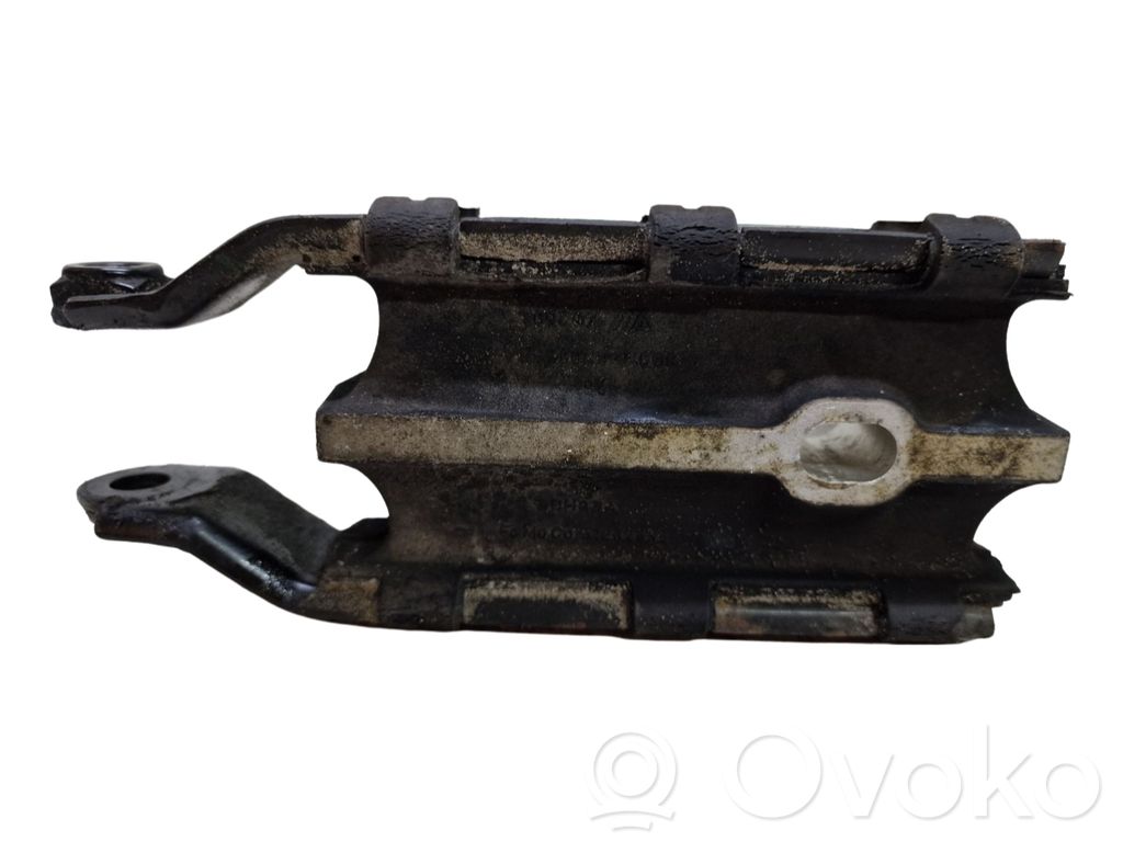 Volvo XC60 Engine mount bracket 