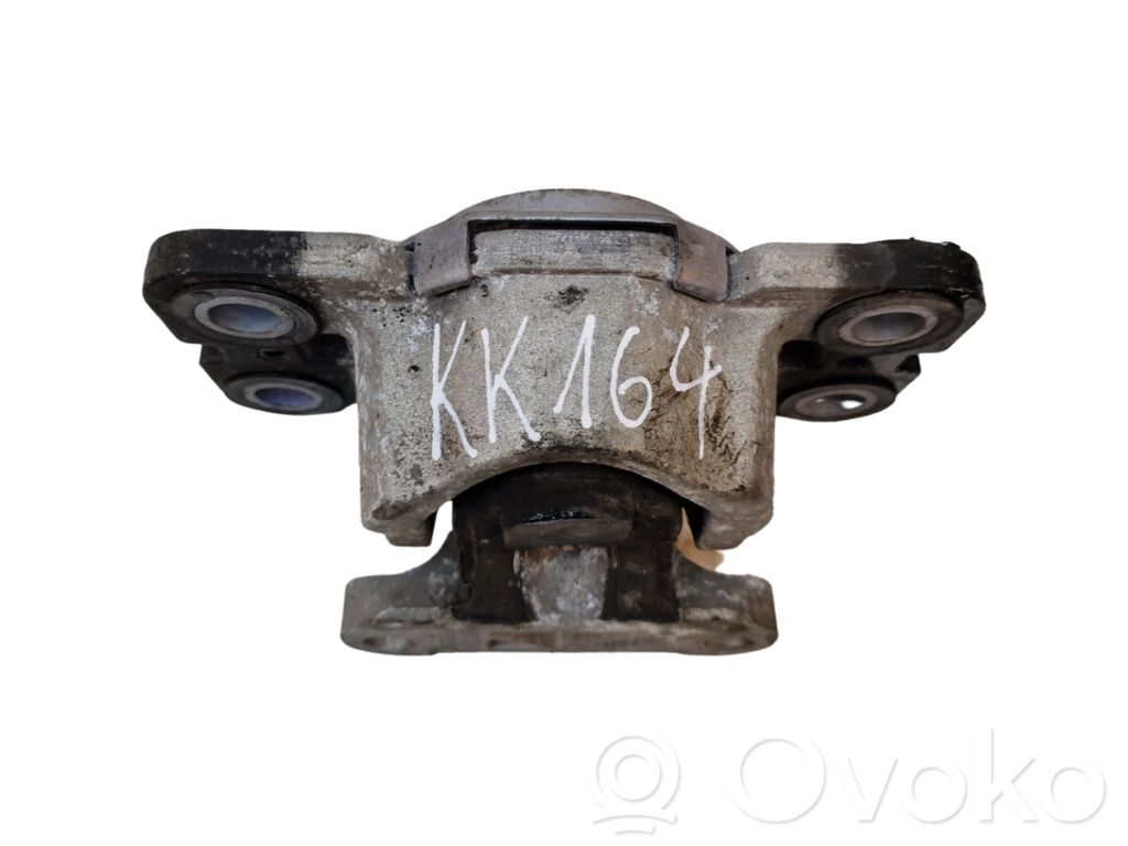 Volvo XC70 Engine mount bracket 