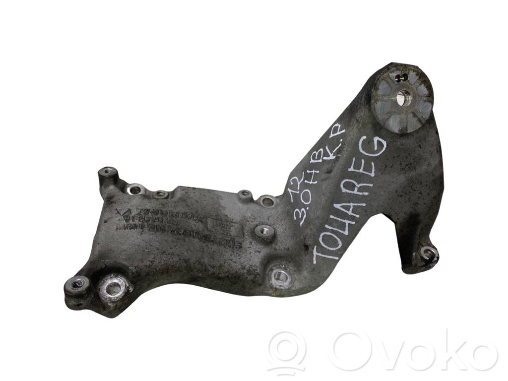 Volkswagen Touareg II Engine mounting bracket 