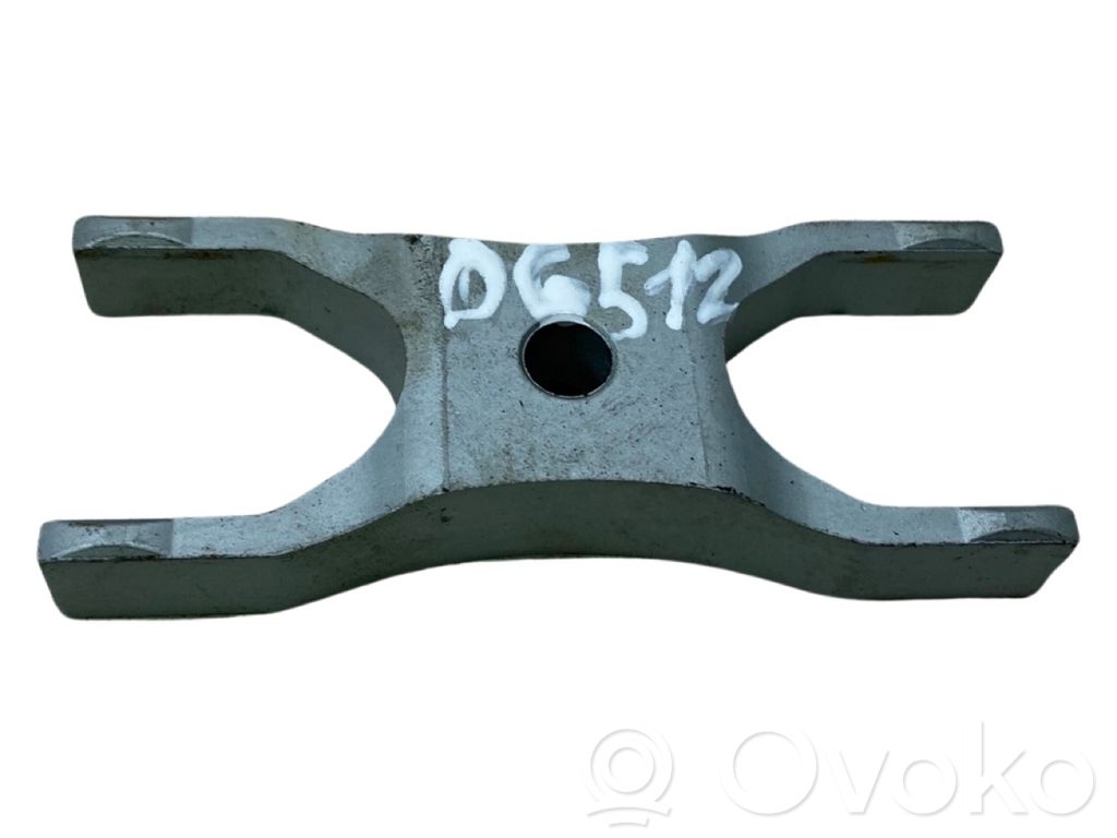 Volkswagen Tiguan Fuel Injector clamp holder 