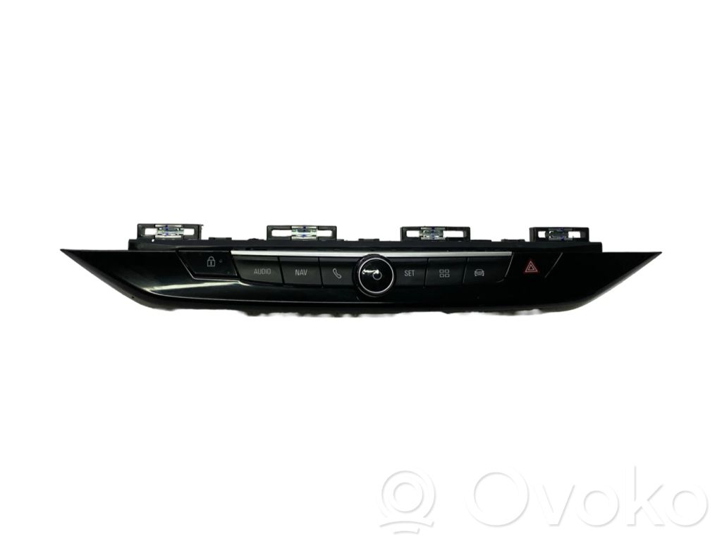 Opel Mokka B A set of switches 