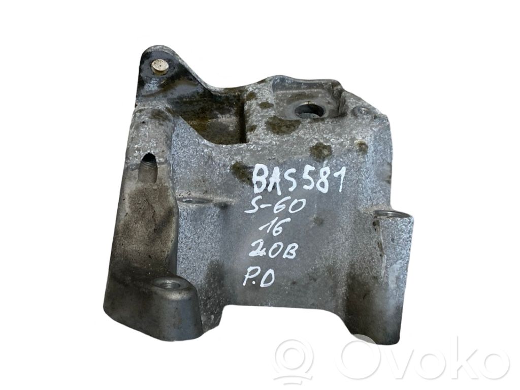 Volvo S60 Engine mounting bracket 