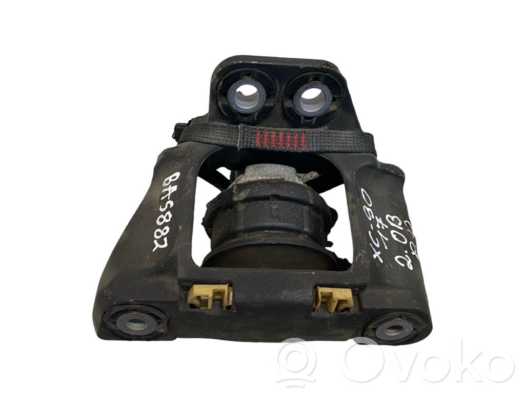 Volvo XC90 Engine mount bracket 