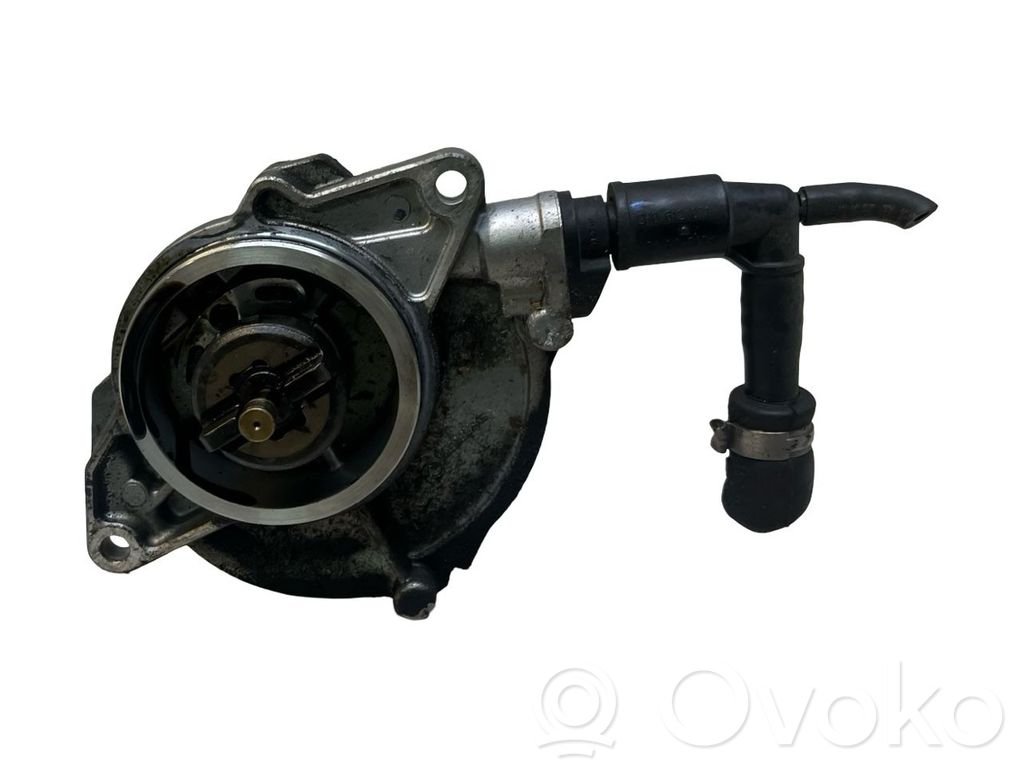 Volkswagen Touareg II Vacuum pump 