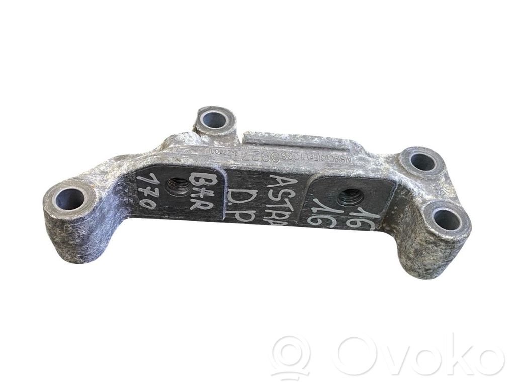 Opel Astra K Engine mounting bracket 