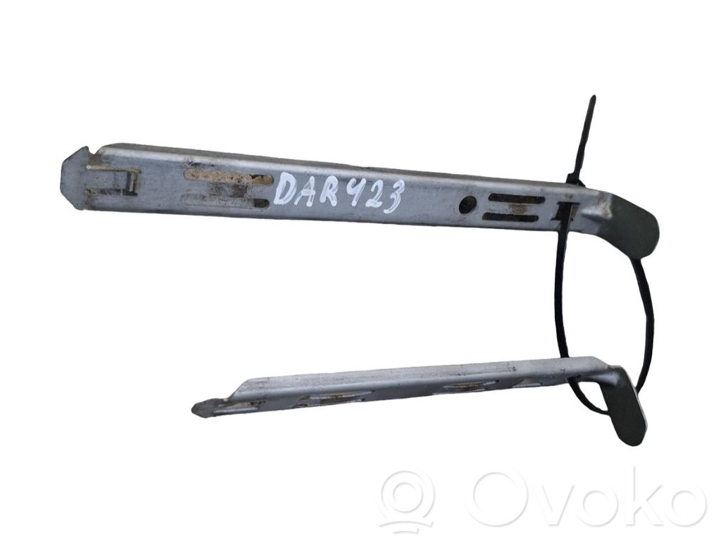 Volvo XC90 Headlight/headlamp mounting bracket 