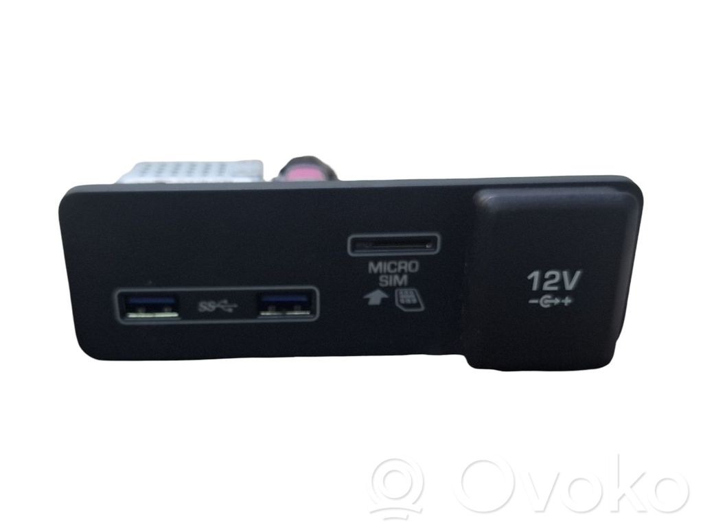 Jaguar I-Pace USB socket connector 