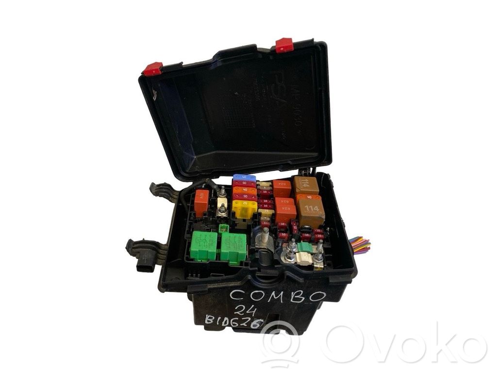 Opel Combo E Drošinātāju kaste (komplekts) 