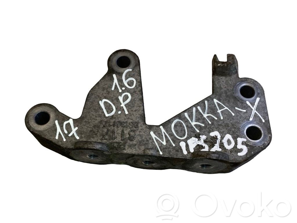Opel Mokka X Engine mounting bracket 