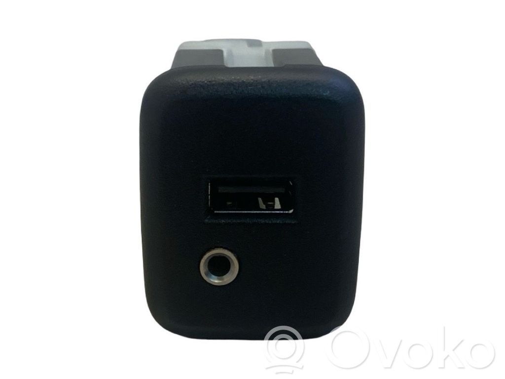 Opel Mokka X Enchufe conector entrada auxiliar 