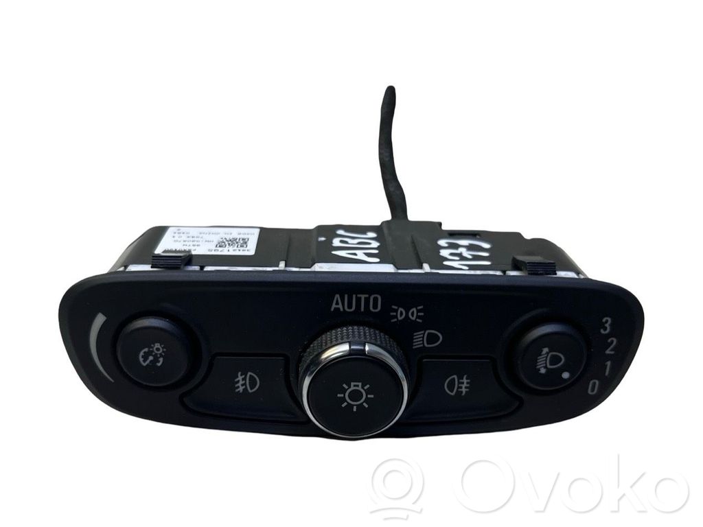 Opel Insignia B Light switch 