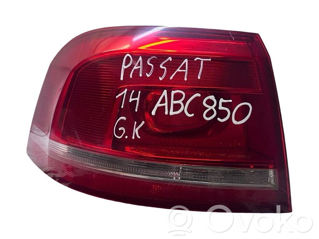 Volkswagen PASSAT B7 Lampa tylna 