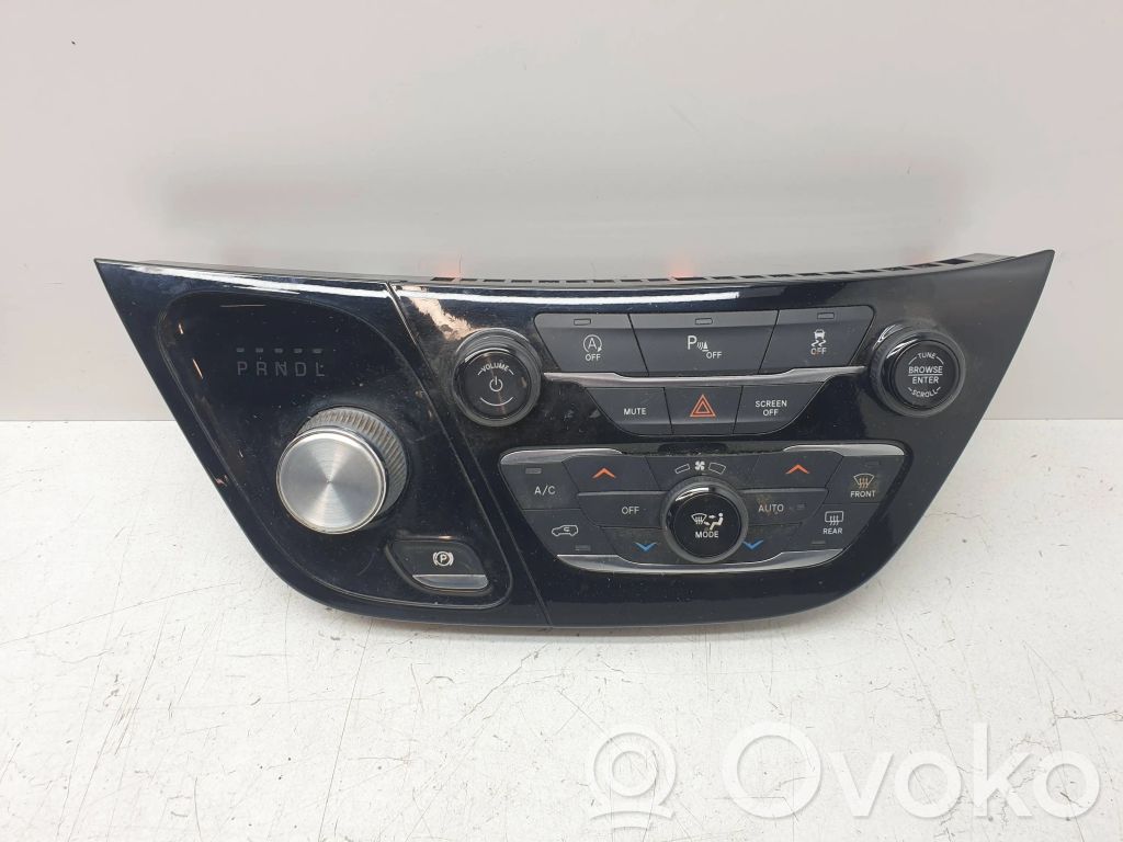 Chrysler Pacifica Climate control unit 