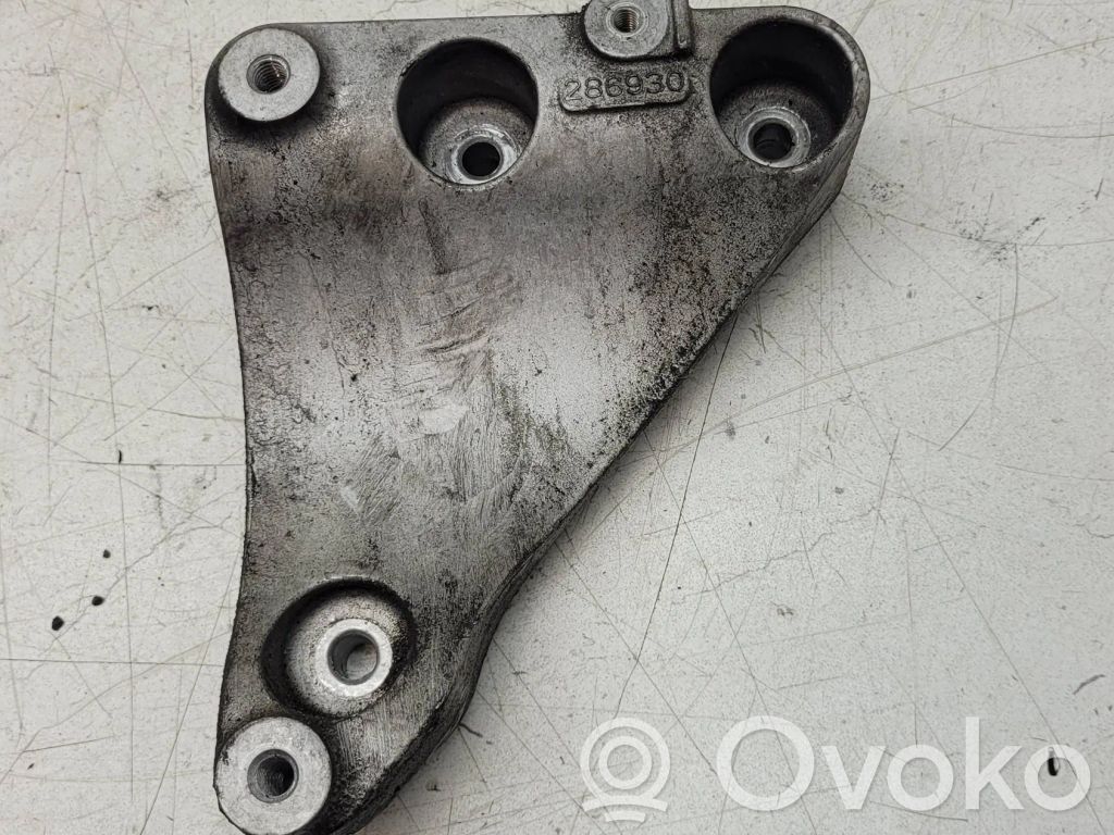 Maserati Ghibli A/C compressor mount bracket 