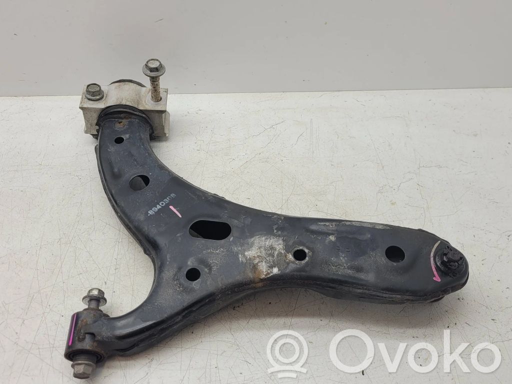 Front lower control arm/wishbone   89403DB