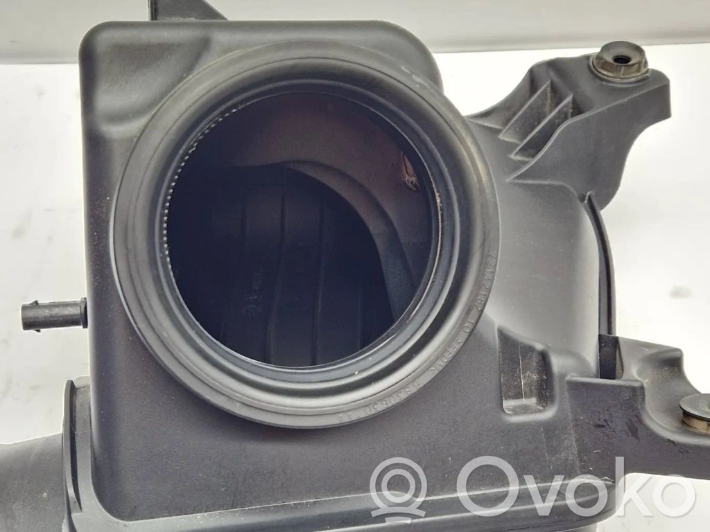 Chrysler Pacifica Air filter box 