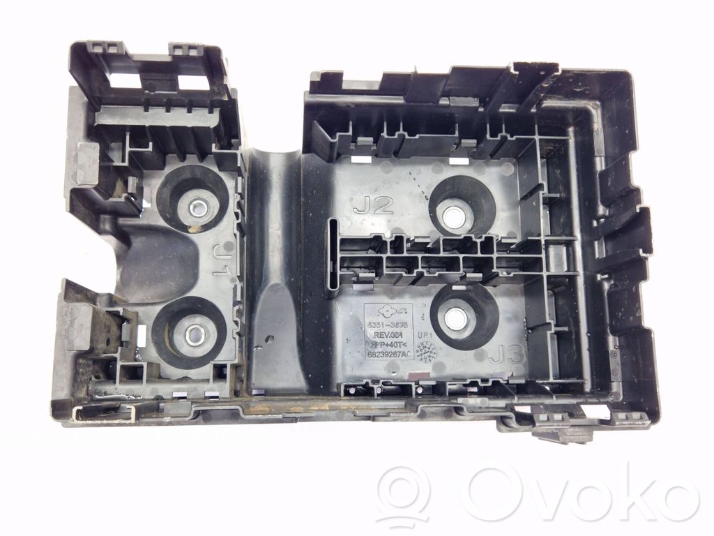 Chrysler Pacifica Fuse box set 
