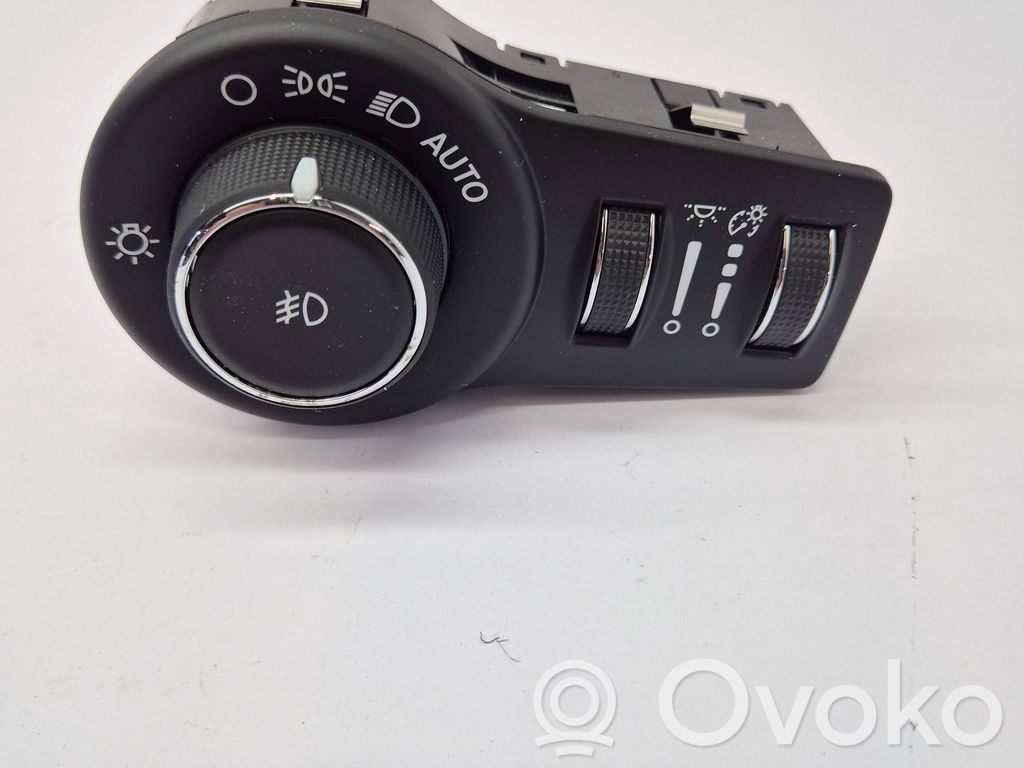 Chrysler Pacifica Light switch 