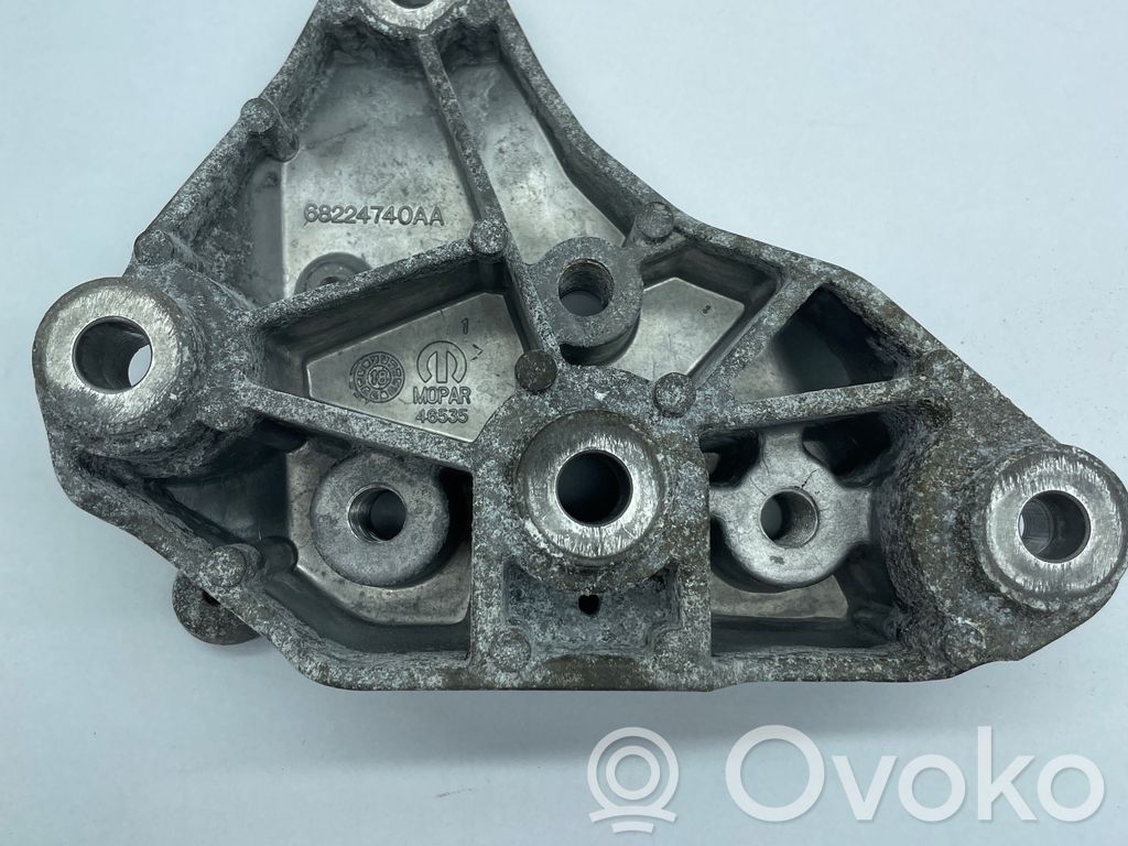 Chrysler Pacifica Gearbox mounting bracket 