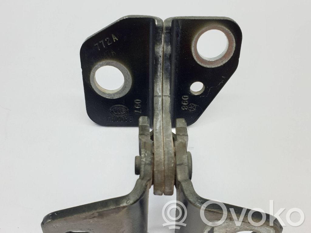 Chrysler Pacifica Front door hinge set 