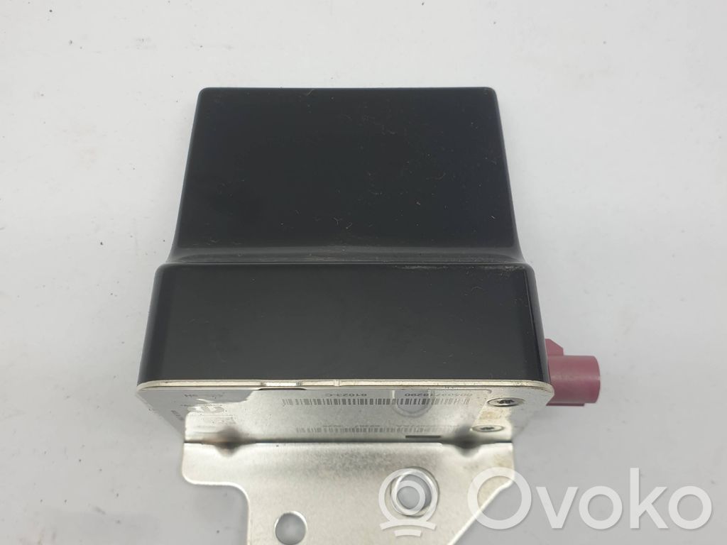 Chrysler Pacifica GPS-pystyantenni 