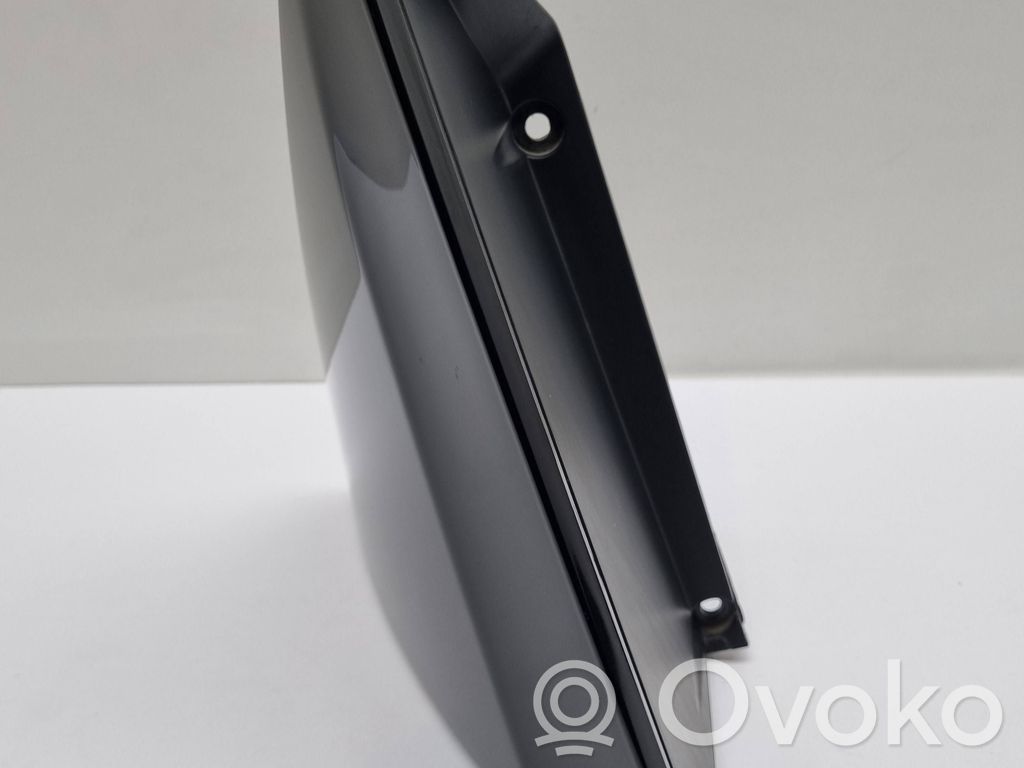 Chrysler Pacifica Tailgate trim 