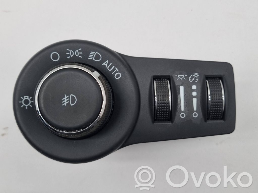 Chrysler Pacifica Light switch 