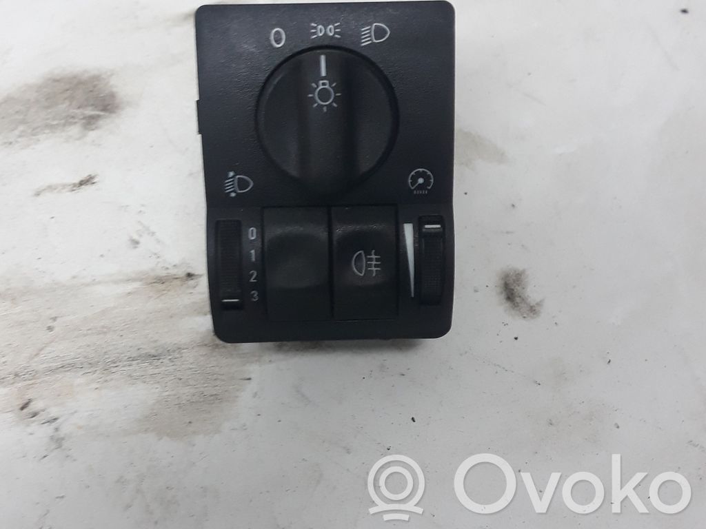 Light switch   09180775