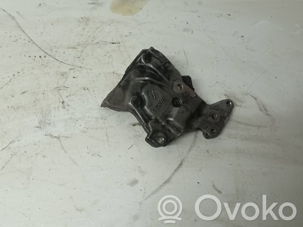 Peugeot 307 Engine mounting bracket 