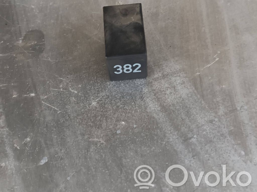 Audi A3 S3 8L Inne przekaźniki 