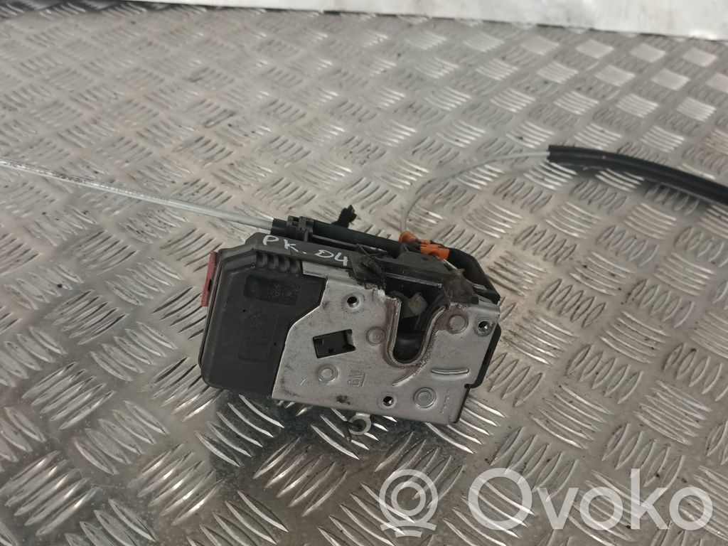 Opel Meriva A Priekšpusē slēdzene 