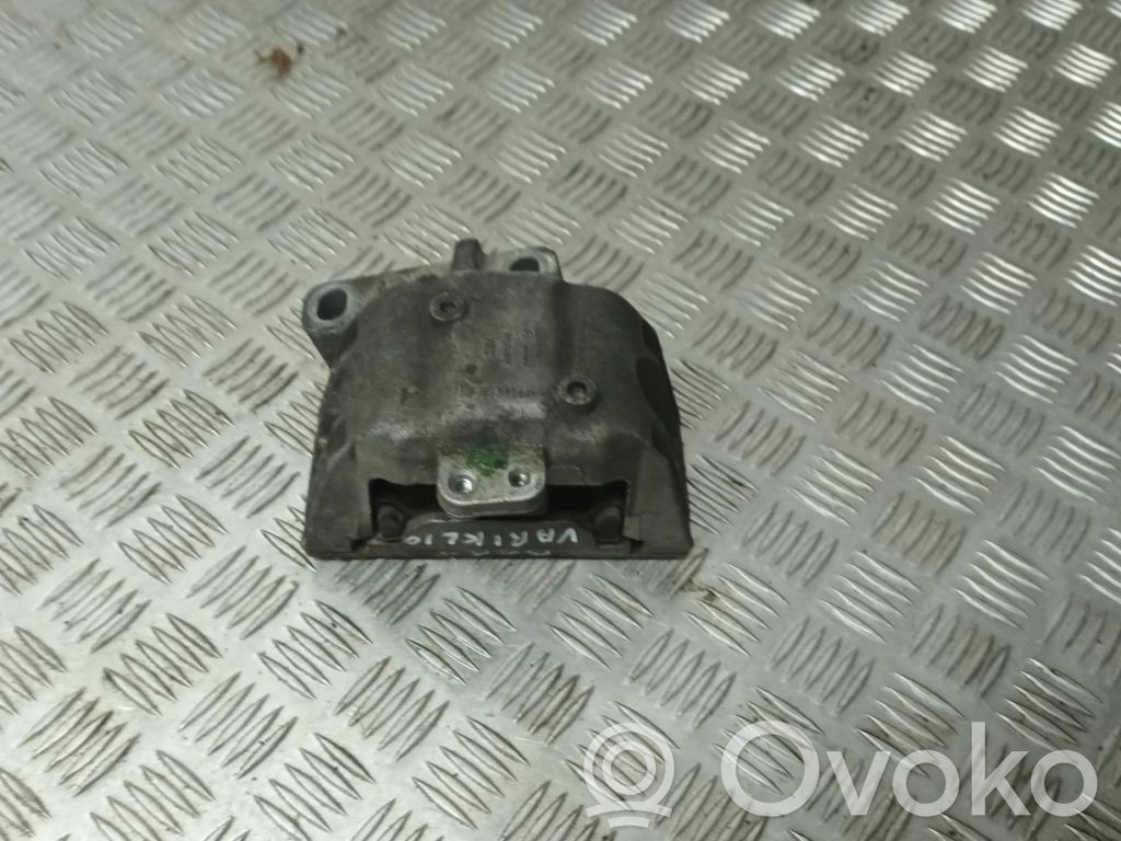 Volkswagen Bora Engine mount bracket 