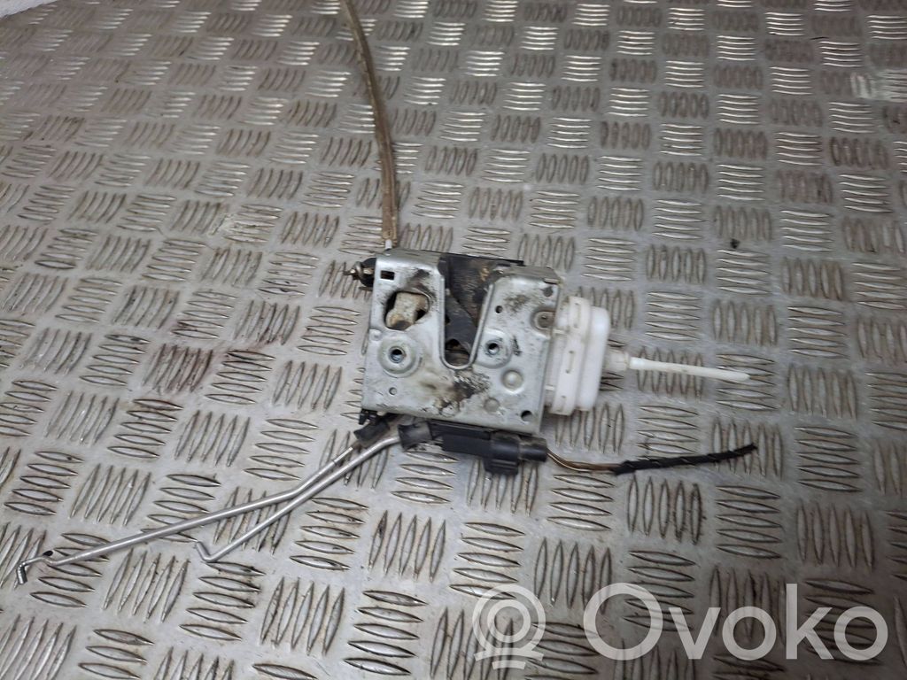 Audi A4 S4 B5 8D Priekšpusē slēdzene 
