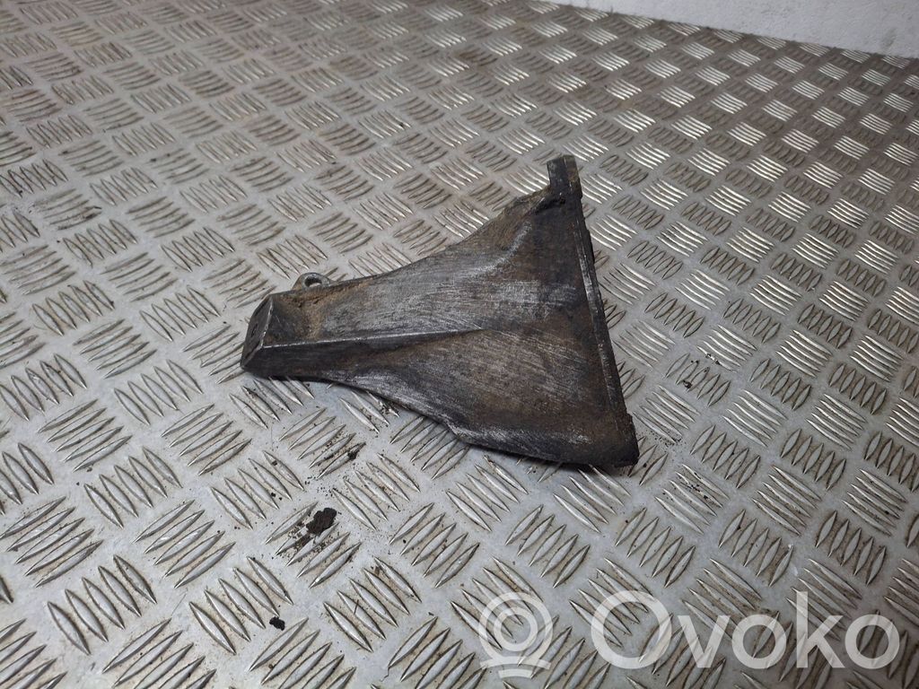 Volkswagen PASSAT B5.5 Engine mounting bracket 