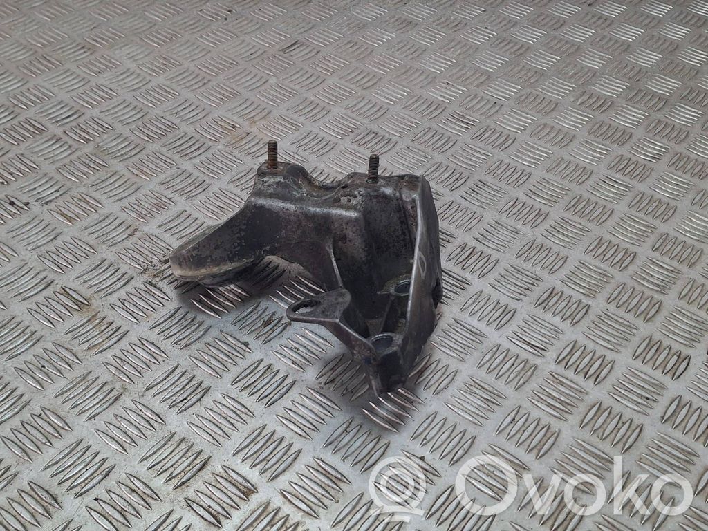 Volkswagen PASSAT B5.5 Engine mounting bracket 