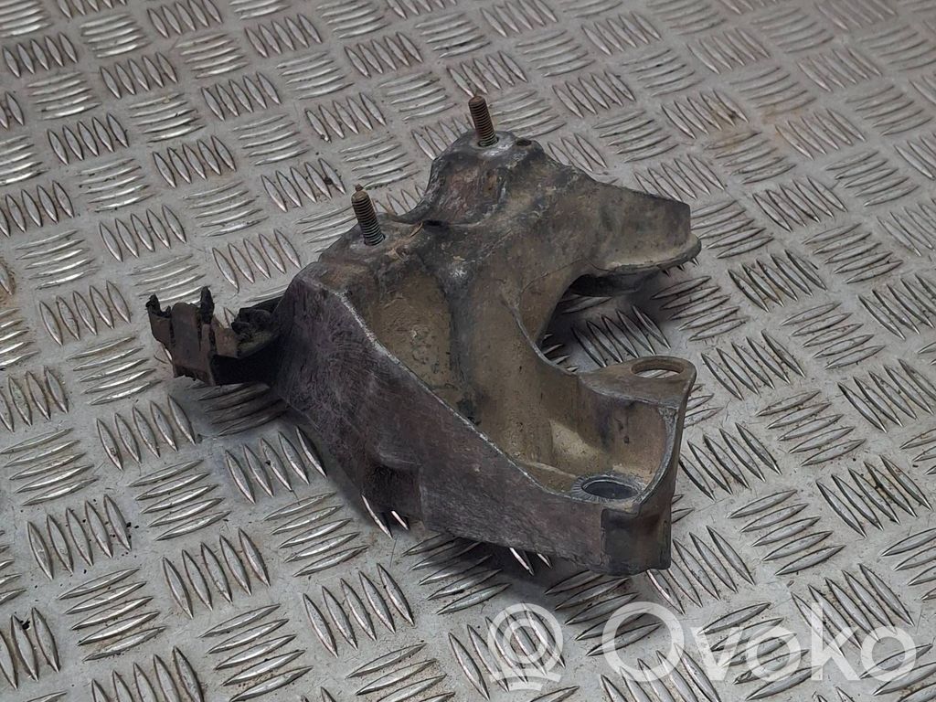 Volkswagen PASSAT B5.5 Engine mounting bracket 
