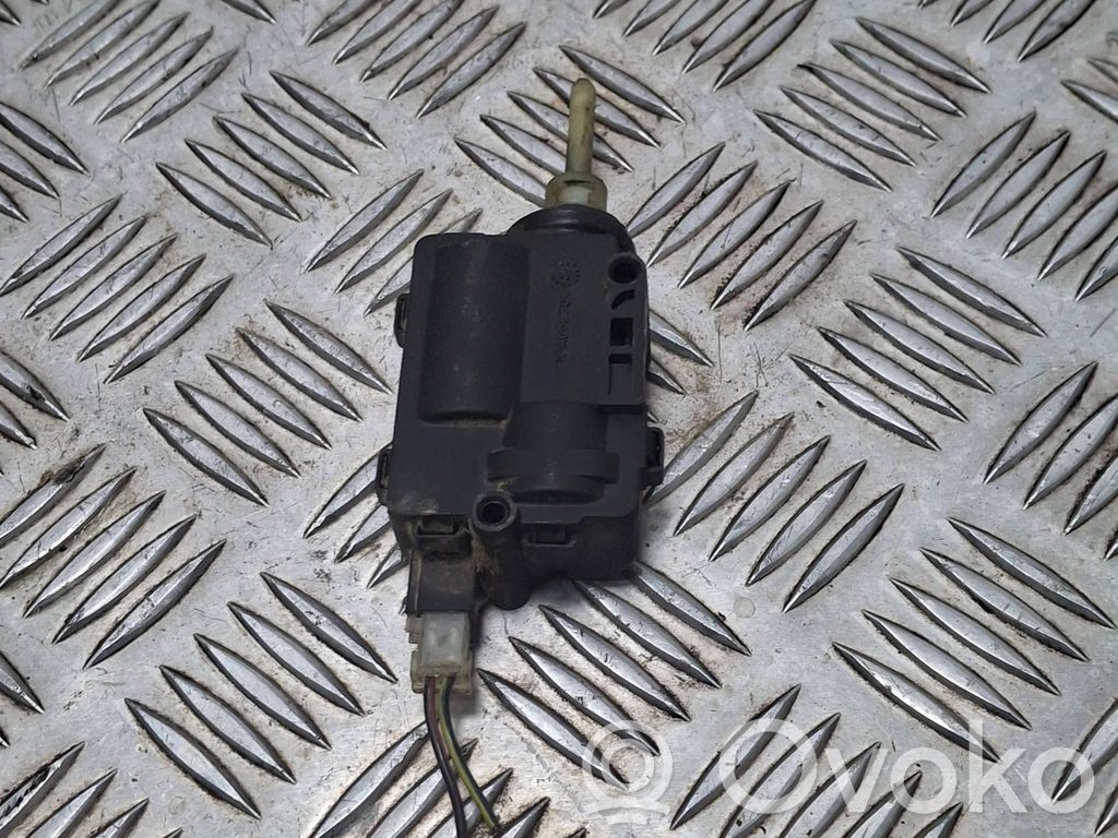 Opel Zafira A Degalų bako dangtelio spynos varikliukas 