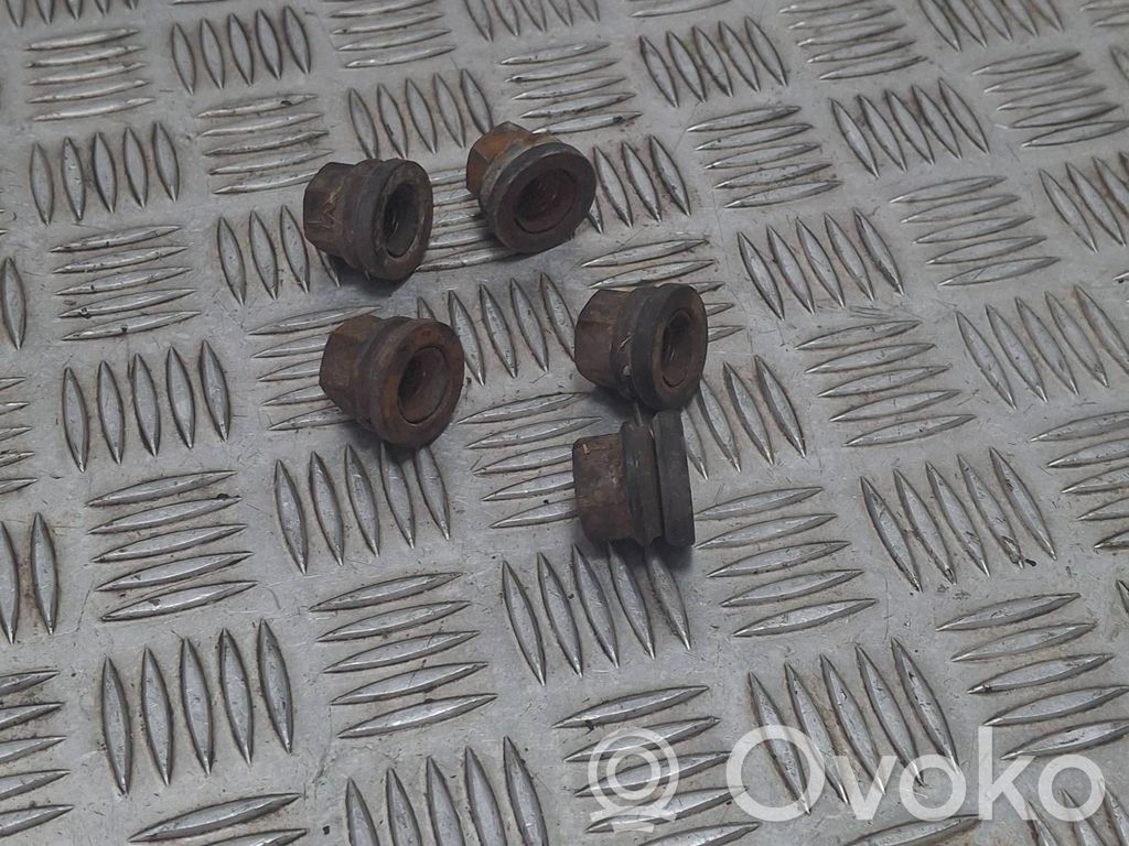 Nuts/bolts