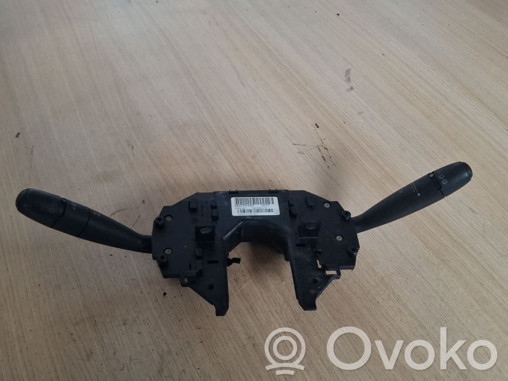 Citroen C4 I Interruptor/palanca de limpiador de luz de giro 