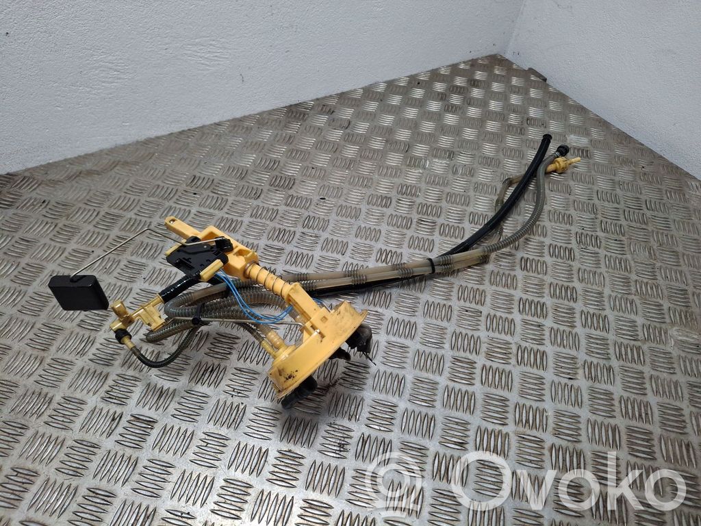 BMW 3 E90 E91 Degalų siurblys (degalų bake) 
