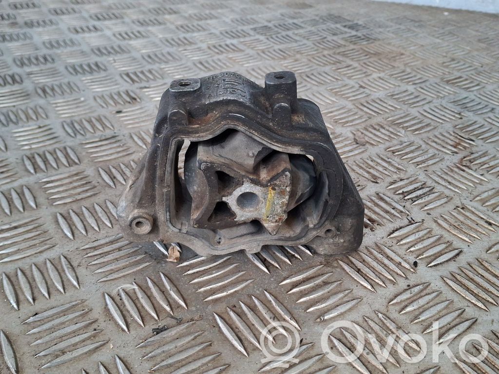 Volvo S60 Engine mount bracket 